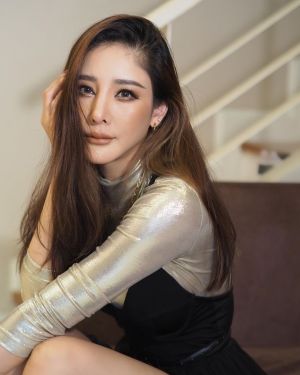 妮達 ▲單身的妮達性感美艷,離奇墜河身亡,引起泰國演藝圈震撼。翻攝妮達IG