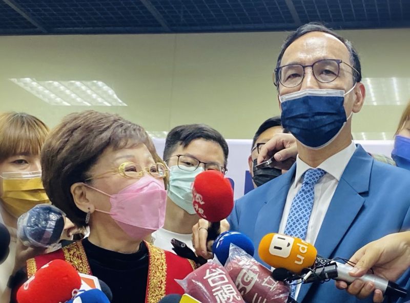 「朱立倫非常開明」 呂秀蓮同台挺青年:砲彈不會挑藍綠