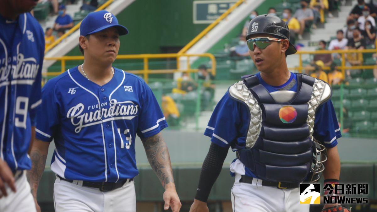 ▲富邦悍將林琨笙（右）。（圖／記者吳政紘攝）