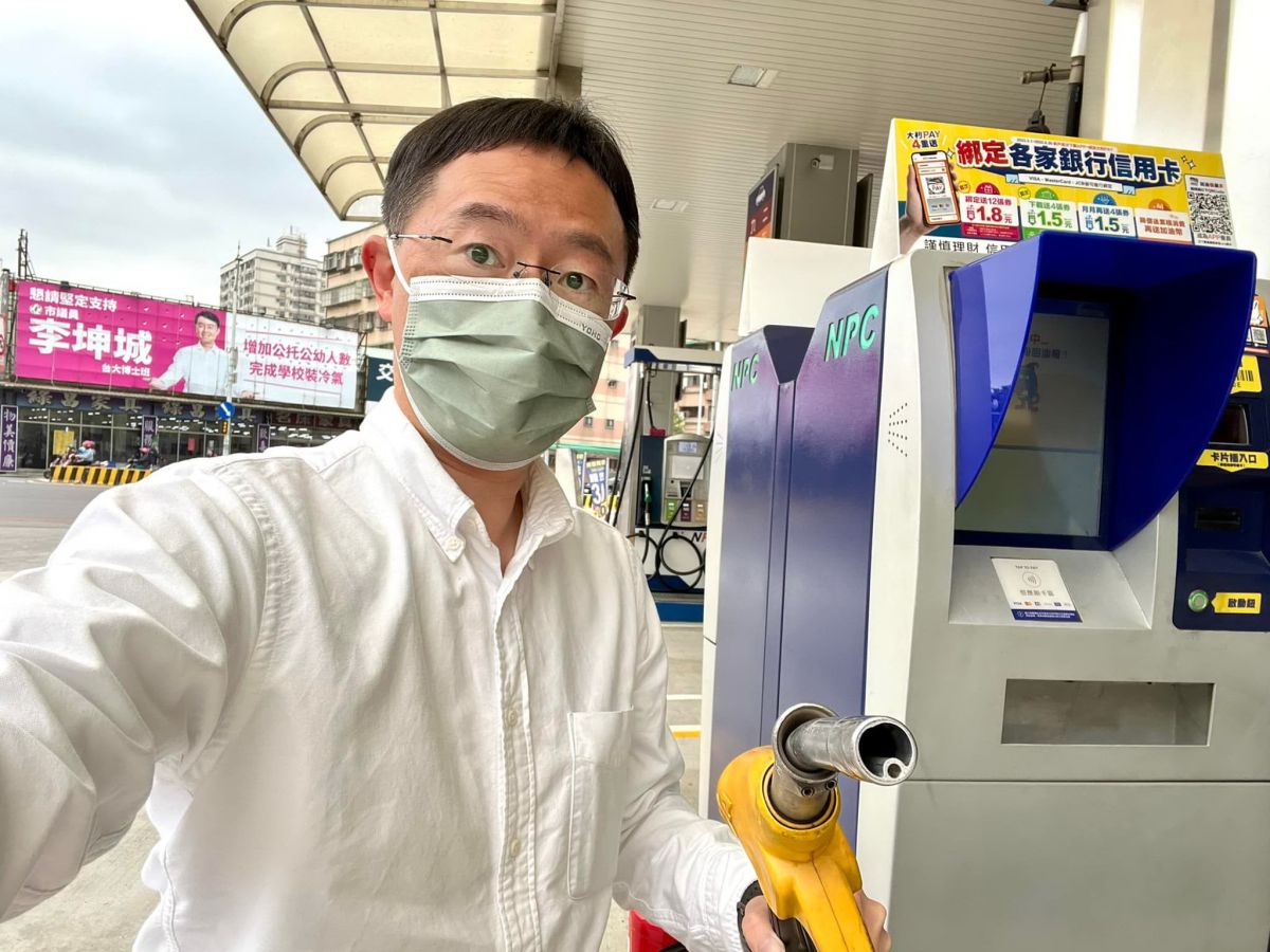 ▲新北市議員李坤城明（21）日將於新北市議會舉行記者會，宣布放棄連任且也不會推派接班人，將會全力輔選黨推薦的議員參選人。（圖／李坤城臉書）