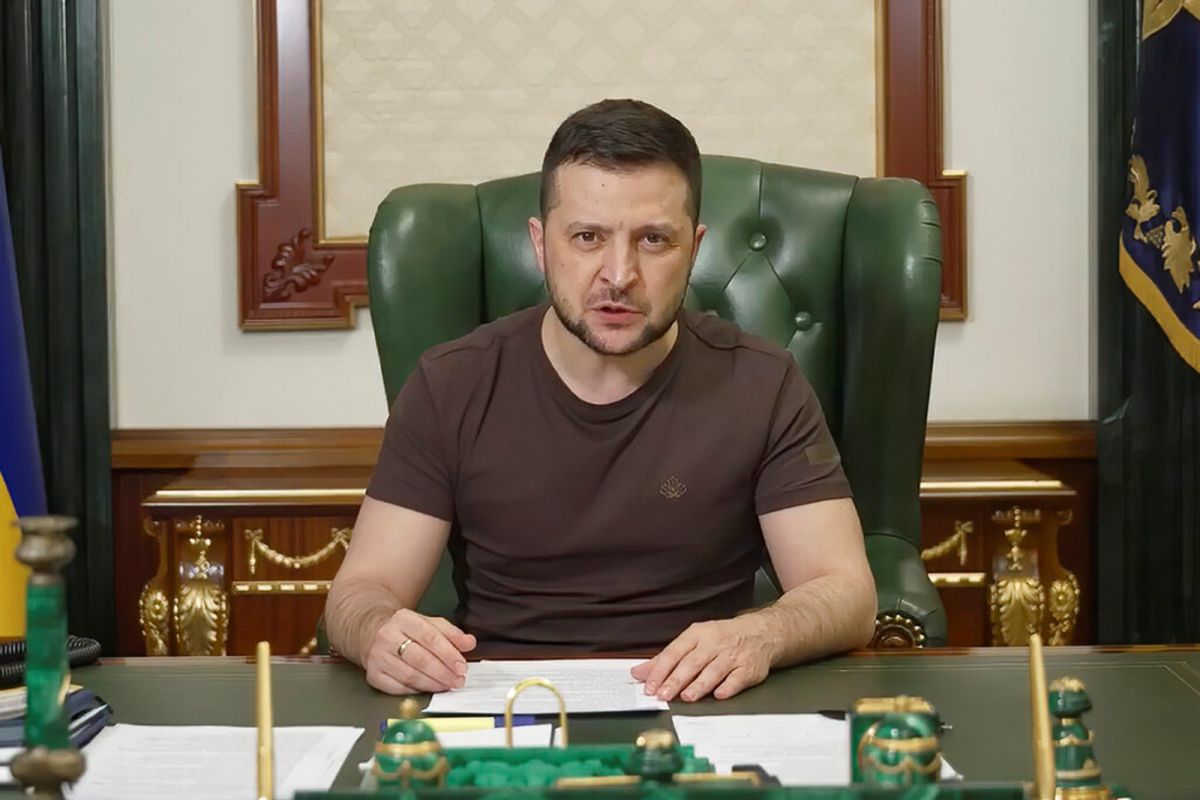 ▲烏克蘭總統澤倫斯基（Volodymyr Zelensky）20日簽署多項戰時法律，並再次向北約喊話。（圖／美聯社／達志影像）