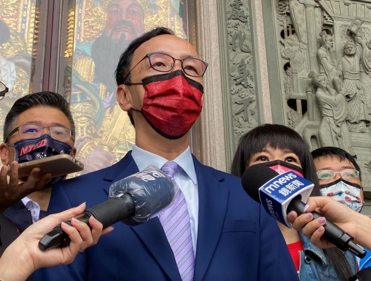 ▲朱立倫前往竹林山觀音寺參拜祈福。（圖／文傳會提供）