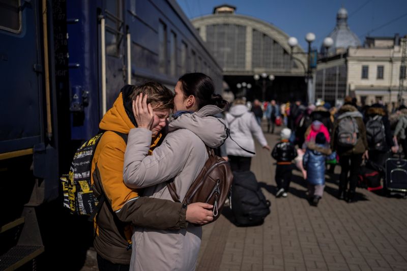 ▲聯合國難民署（UN refugee agency）的數據顯示，俄羅斯2月24日開始侵略烏克蘭後，已有超過600萬難民逃出烏國。（圖／美聯社／達志影像）