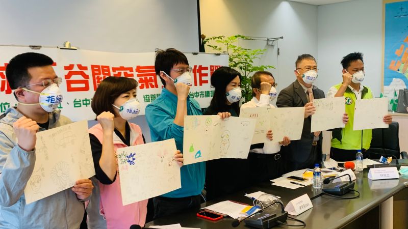 ▲台灣中社、台中市醫界聯盟今呼籲市長盧秀燕，儘快拿出改善空污的對策。（圖／記者顏幸如攝，2022.03.21）