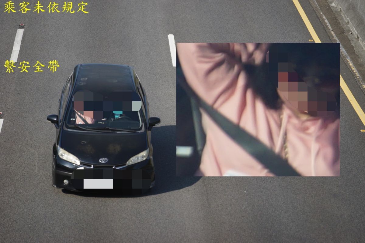 ▲女網友搭男友車上國道，伸手抓癢結果被拍照開罰未依規定繫安全帶。（圖／翻攝「Dcard」）
