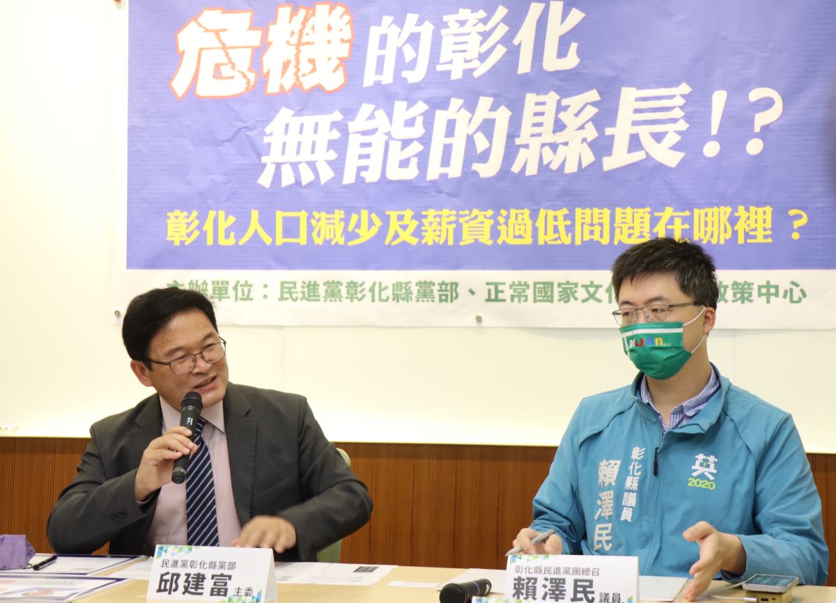 ▲民進黨彰化縣黨部主委邱建富今（21）日與多名學者到立法院開記者會。（圖／黨部提供）