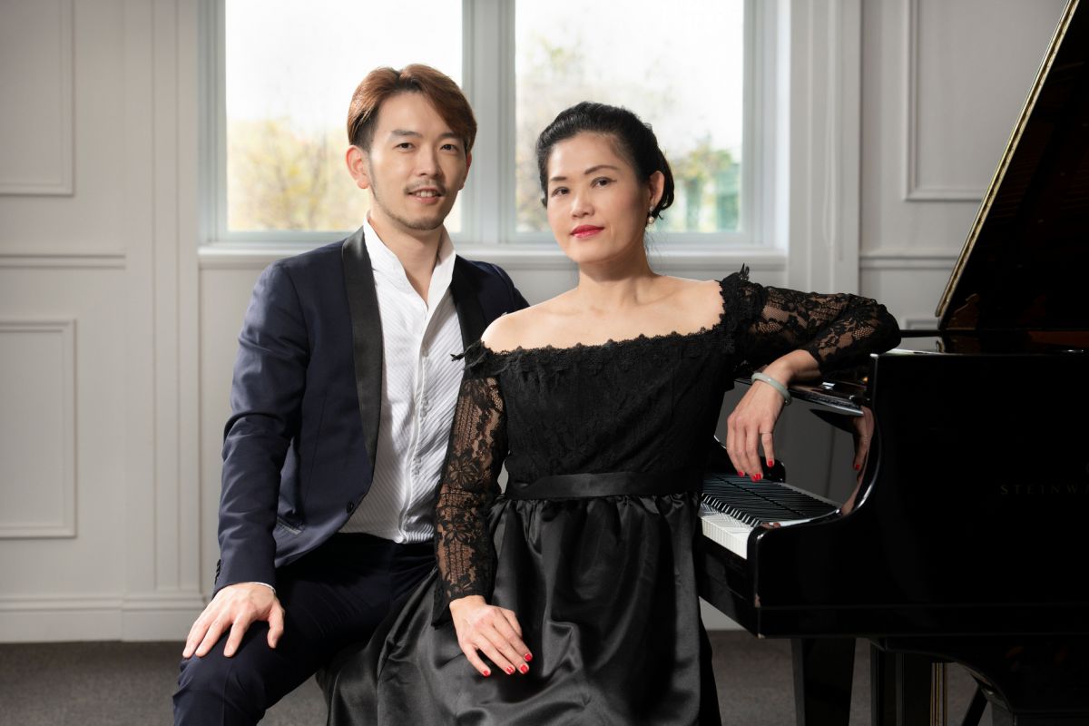 ▲奇美博物館「愛之夢」母親節音樂會，邀請鋼琴家嚴俊傑（左）與聲樂家黃莉錦共同演出（圖／奇美博物館提供）