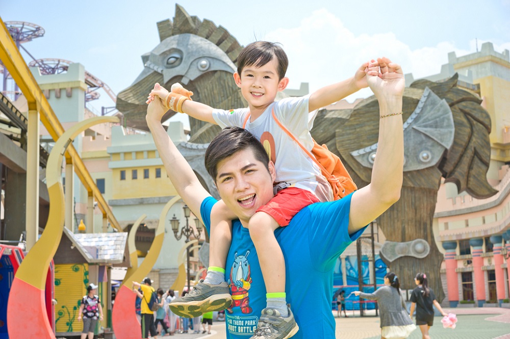 ▲不用五倍券或國旅券，清明兒童連假4/1～4/5遊高雄義大遊樂世界，12歲以下兒童入園只要1元，而且13歲以上同行者只要580元。（圖／義大遊樂世界提供）