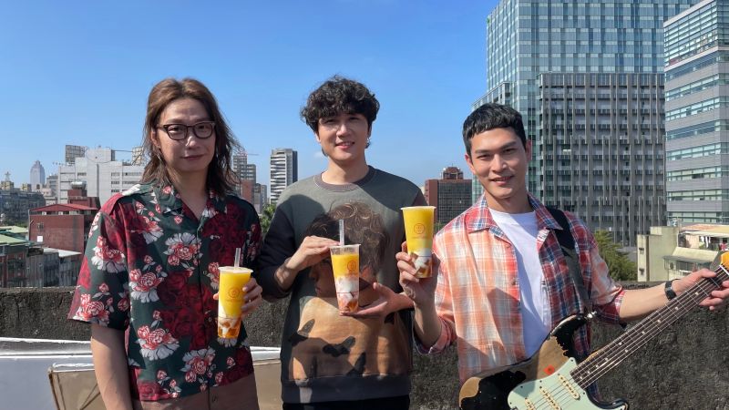 ▲宇宙人與春陽茶事為手搖飲新品貢獻台味創意。（圖／春陽茶事提供）