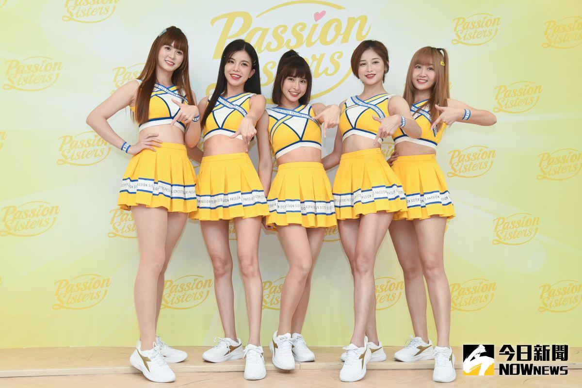 ▲短今（左起）、凱蒂、峮峮、笑笑、希希出席中信兄弟Passion Sisters 9.0 熱情出擊媒體見面會。（圖／記者陳明安攝，2022.03.21）