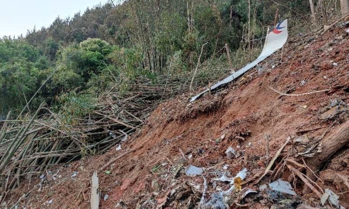 ▲中國東方航空客機21日驚傳墜毀，而據中國現行規定，航空公司對每名旅客的賠償限額僅人民幣40萬元（約新台幣180萬元）。（圖／翻攝自中新網）