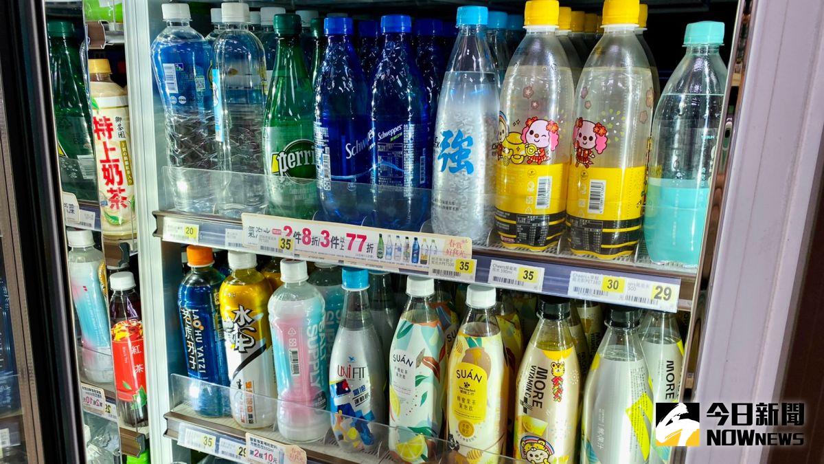 ▲解渴消暑又比含糖汽水健康的氣泡水，這幾年來已成為主流飲品之一，很受民眾歡迎。（圖／記者黃韻文攝）