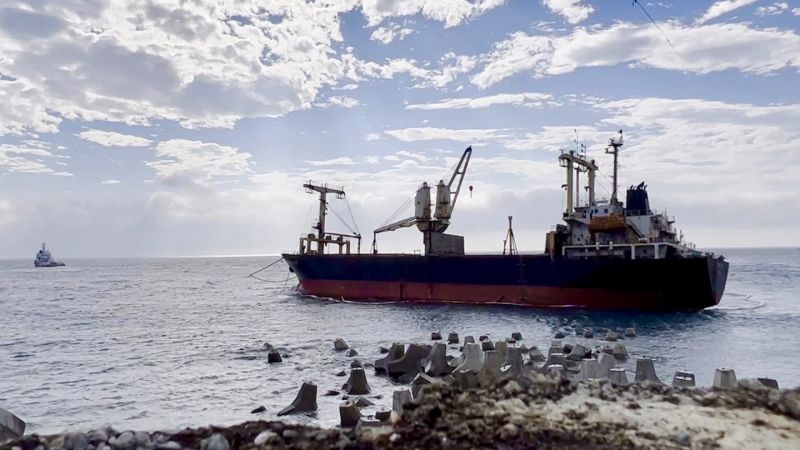 東海岸生態危機解除　海陸並進成功脫淺聯利輪
