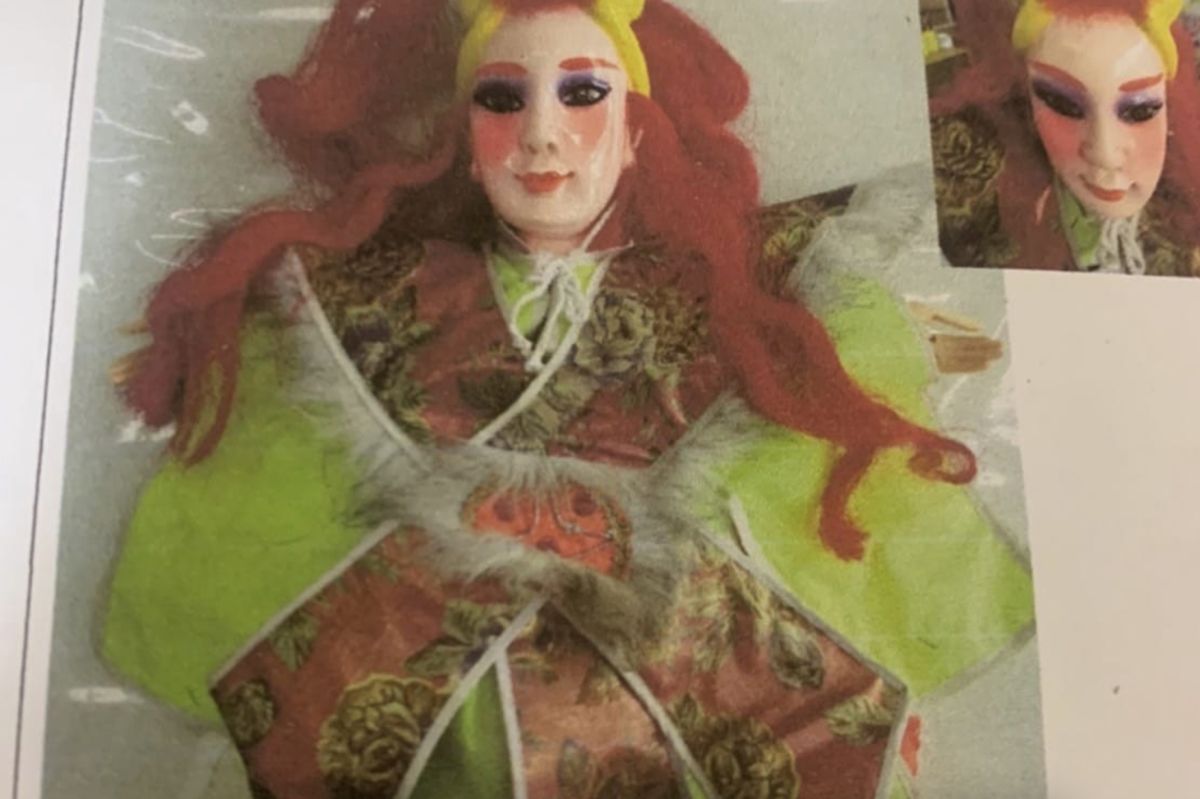 ▲有網友貼出讀大班姪女的作業，發現裡頭有一尊布袋戲偶要填上名字，瞬間考倒全家人。（圖／翻攝自爆廢公社）