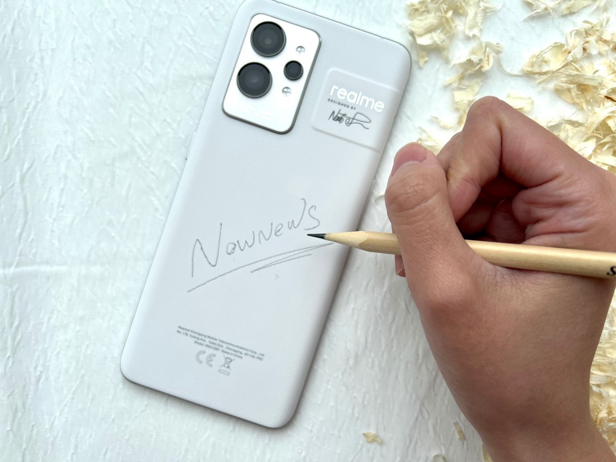 ▲3C達人Tim哥和廖阿輝兩人選出2022年最佳手機、最佳電競手機等，其中realme旗艦款讓兩人認爲：「閉著眼買都不會出錯」。(圖/記者周淑萍攝)