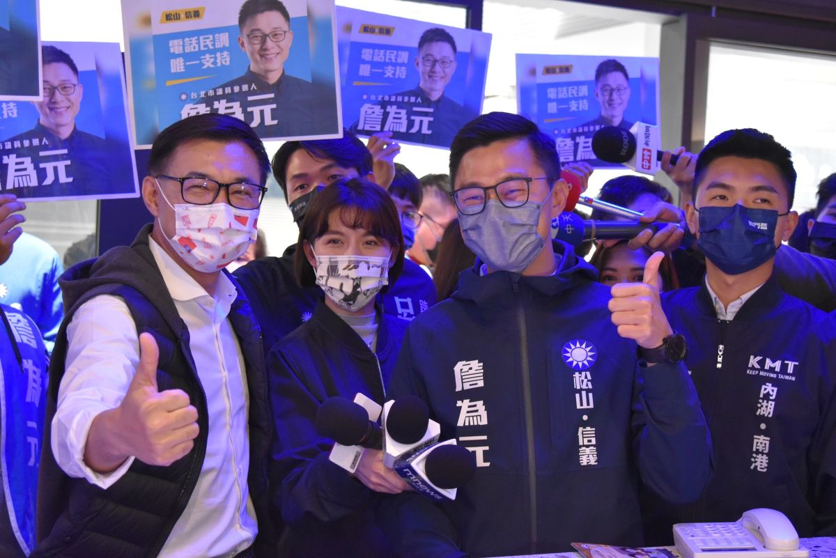 ▲前國民黨主席江啟臣（左）今日陪同台北松山信義議員參選人詹為元（右）進行登記。（圖／詹為元提供）