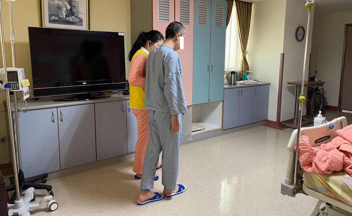 ▲中瑪莎拉蒂案，被害人宋姓男大生今天首度出庭、在其他法庭採視訊方式作證，他表示，對於案件有點氣憤，要出庭心裡還是會害怕，但仍會盡量克服，勇敢面對。（資料畫面／宋母提供，2022.03.22）