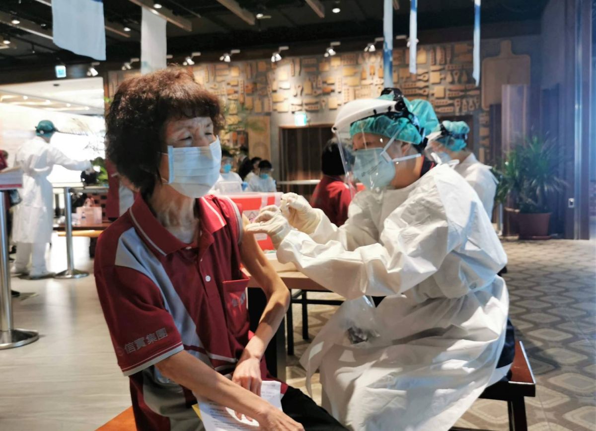 ▲桃園機場公司今（22）日宣布，桃園國際機場再次榮獲國際機場協會（ACI）頒布「機場健康認證」。（圖／桃機提供）