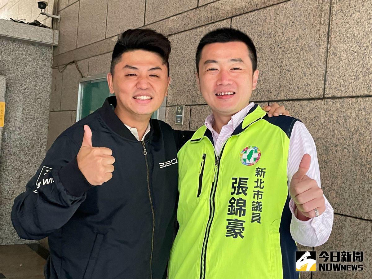 ▲2位參加萬金石馬拉松全馬賽事的新北市議員廖宜琨、張錦豪，今日都不約而同完成初選的登記。（圖／記者陳志仁攝，2022.03.22）