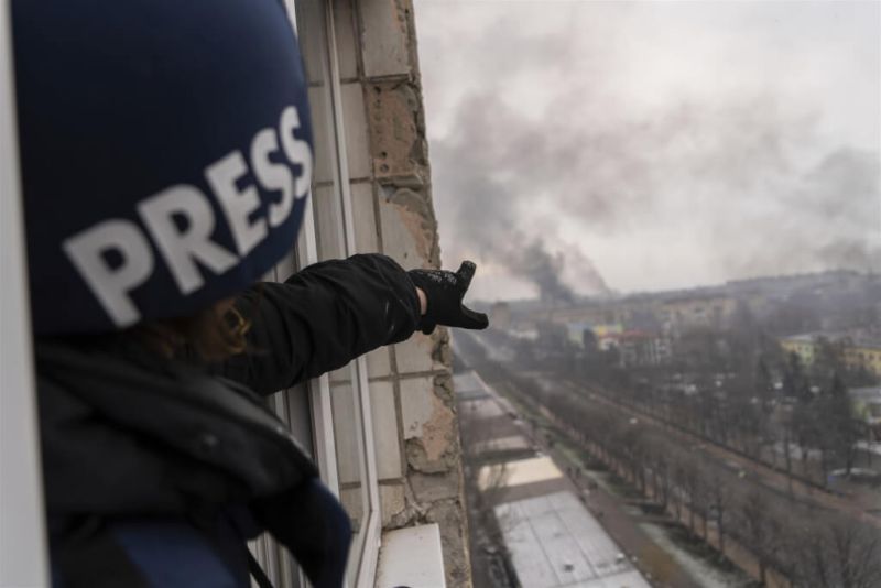 ▲普立茲獎委員會表彰烏克蘭記者，讚揚他們勇敢、堅持不懈地報導俄羅斯入侵烏克蘭的新聞，「致力揭發真相」。（圖／美聯社／達志影像））
