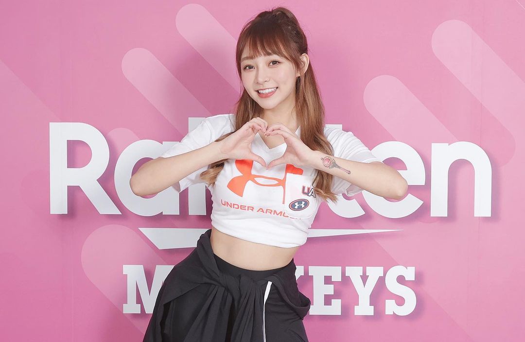 ▲啦啦隊女神林襄昨（26）日在球場加油時意外走光。（圖／翻攝林襄IG）