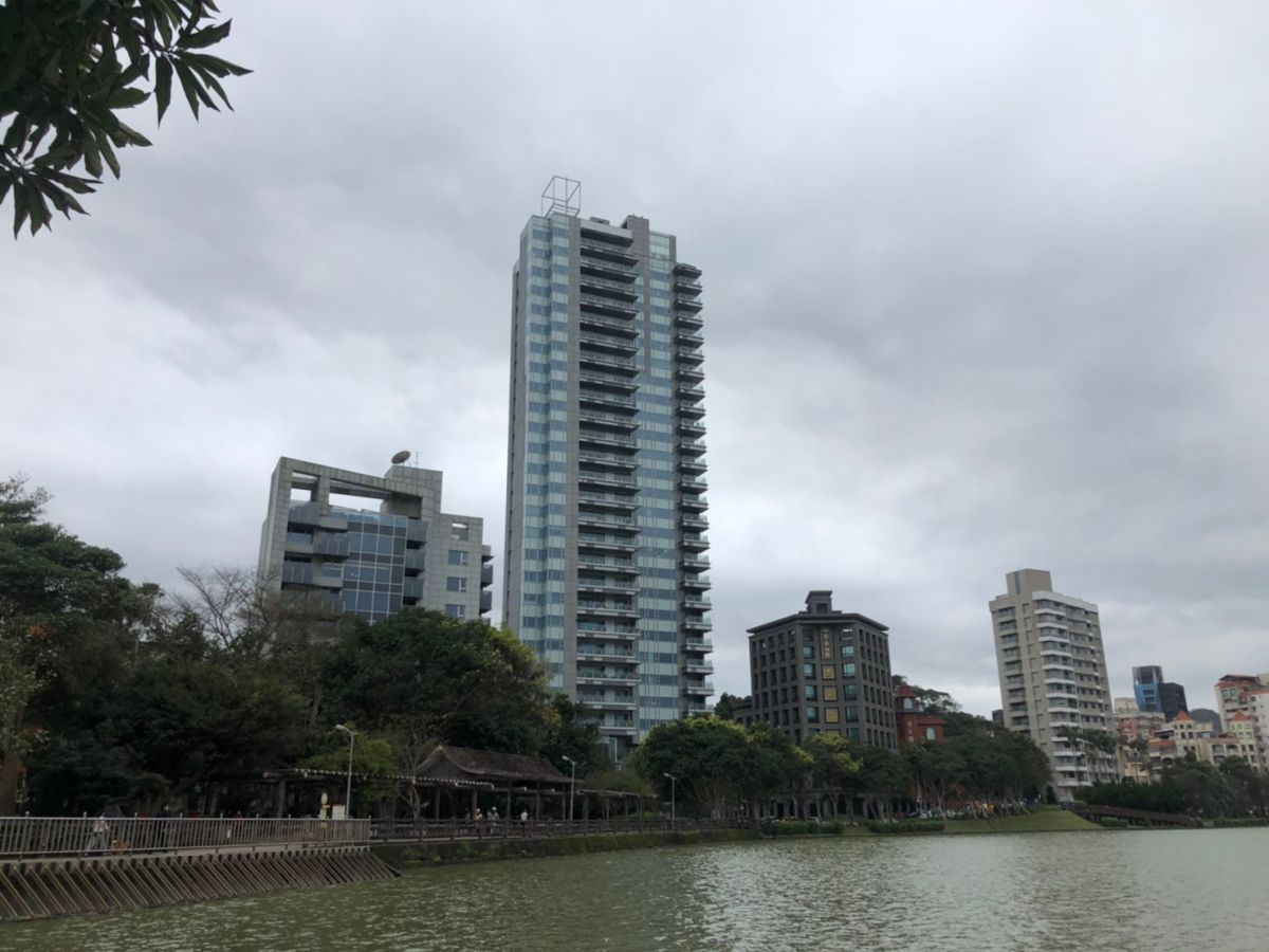 ▲內湖水岸豪宅「碧湖畔」又見交易，法人花2.3億元搶當藝人Ella的鄰居。（圖／台灣房屋提供）