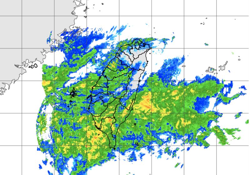 大雨夜襲！中南部今晚留意劇烈降雨　週四全台濕冷要帶傘
