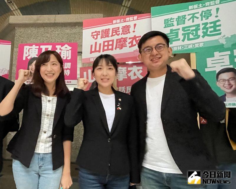 ▲卓冠廷(右)痛批侯友宜市府與葉元之上下交相賊。(圖/記者陳志仁攝)