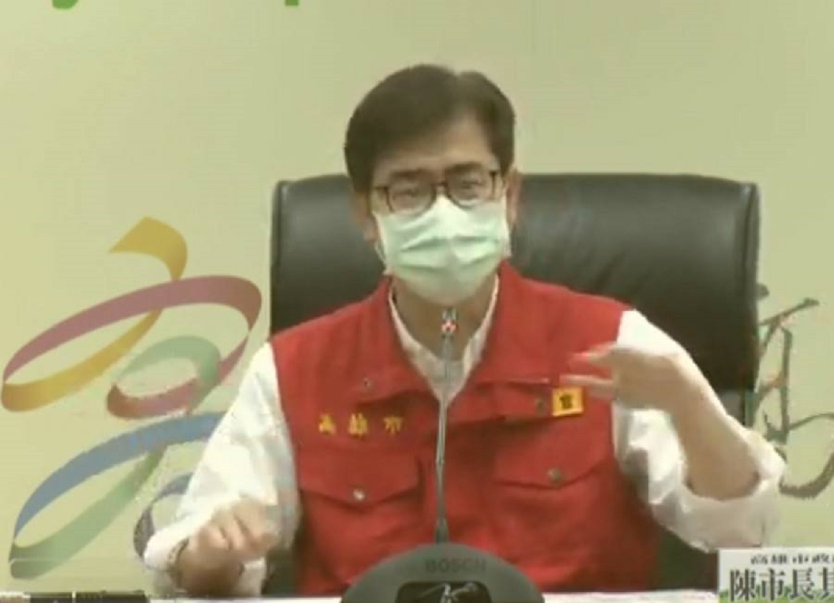 ▲高雄今天暴增13例本土個案，市長陳其邁表示，此一群聚案中13名確診者，打過兩劑以上疫苗，初步了解都是輕症。代表有打過疫苗的有很強的保護力，對於重症、死亡的保護力，因此希望市民趕快打疫苗。(圖／高市府提供)