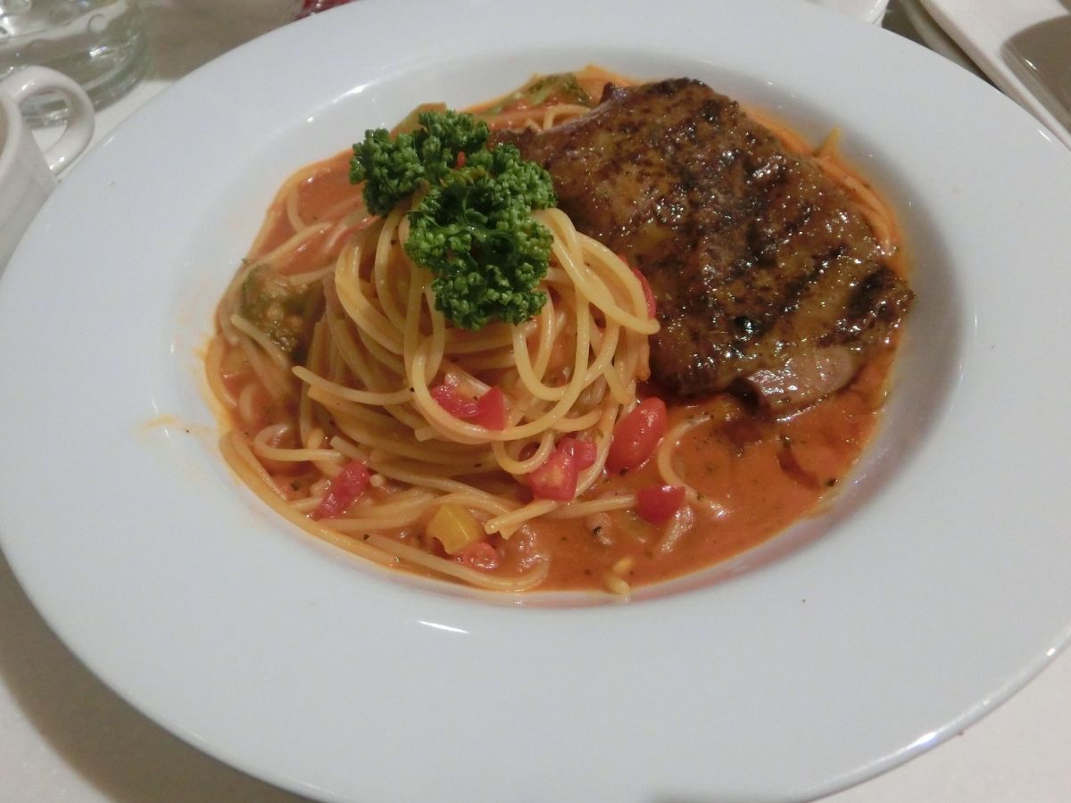 ▲有網友質疑，海鮮義大利麵比海鮮炒麵貴，結果意外掀起戰火。（示意圖／Pixabay）