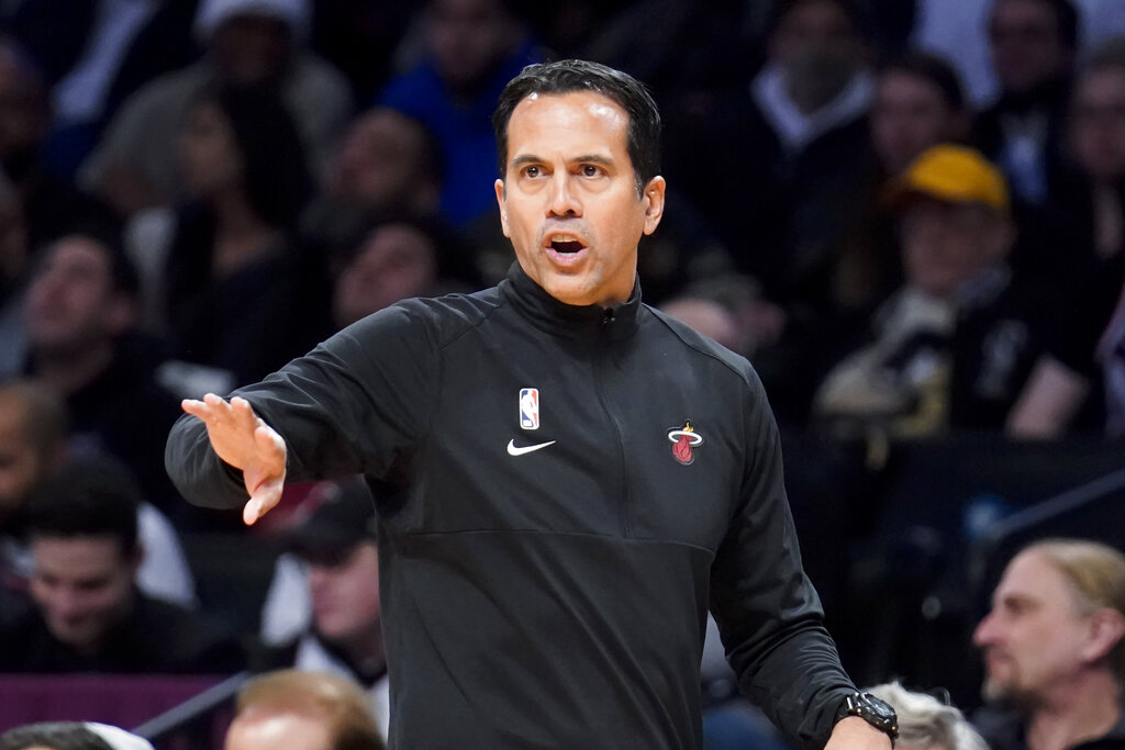 ▲邁阿密熱火隊總教練Erik Spoelstra將和球隊續簽下一份8年、總價超過1.2億美元的合約，這將讓他成為聯盟中年薪最高的幾名教練之一。（圖／美聯社／達志影像）