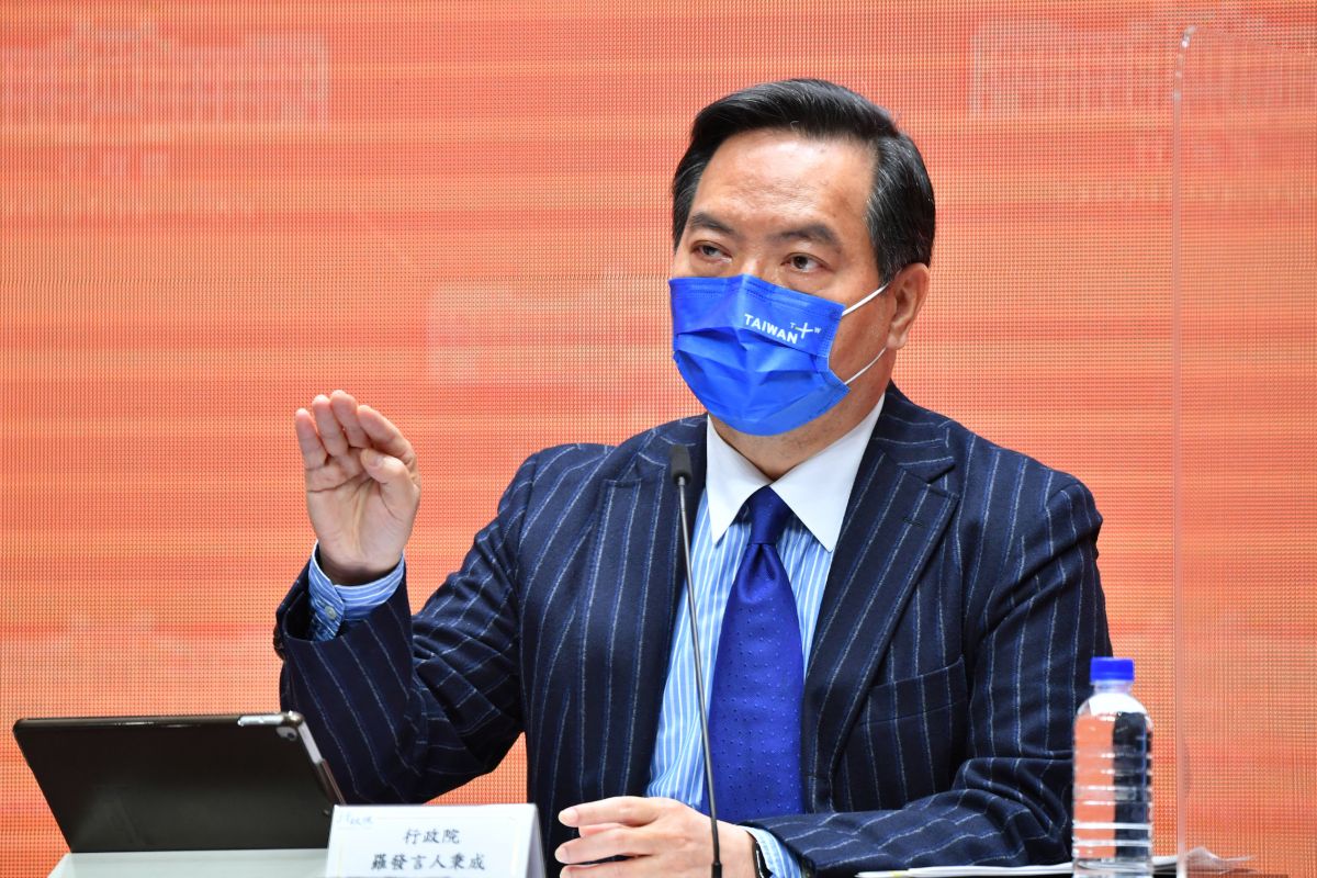 ▲行政院發言人羅秉成表示，面對境外敵對勢力假訊息的攻擊已經摸透手法，包含大外宣、小粉紅、內容農場、在地協力者。（圖／行政院提供）