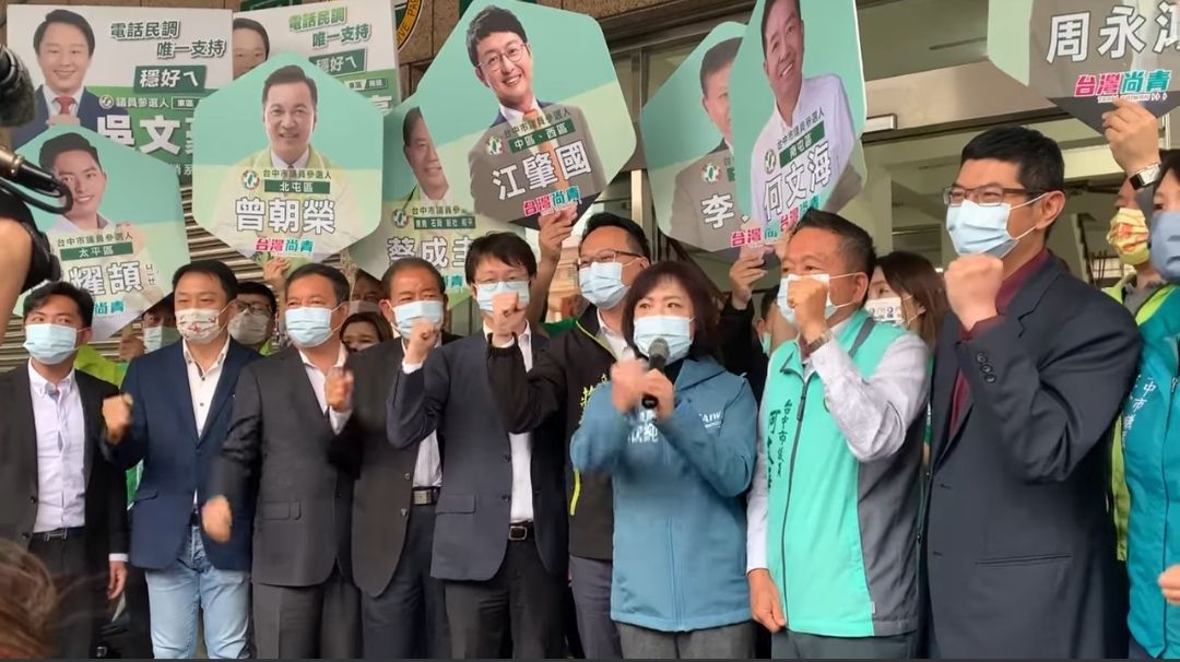 ▲民進黨台中市議員初選登記，「台灣尚青」議員參選人曾朝榮、蔡成圭、何文海、江肇國、周永鴻、張家銨、蔡耀頡、吳文豪登記，企圖爭取議會過半席次(圖／柳榮俊攝2022.3. 24)