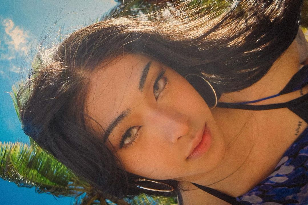 ▲庾恩利的女裝氣質不輸女生。（圖／庾恩利IG）