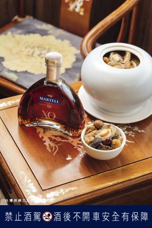 ▲金蓬萊遵古台菜的帝王佛跳牆，濃郁鮮甜的滋味如同馬爹利XO的傳奇雋永風味。（圖／台灣保樂利加提供）