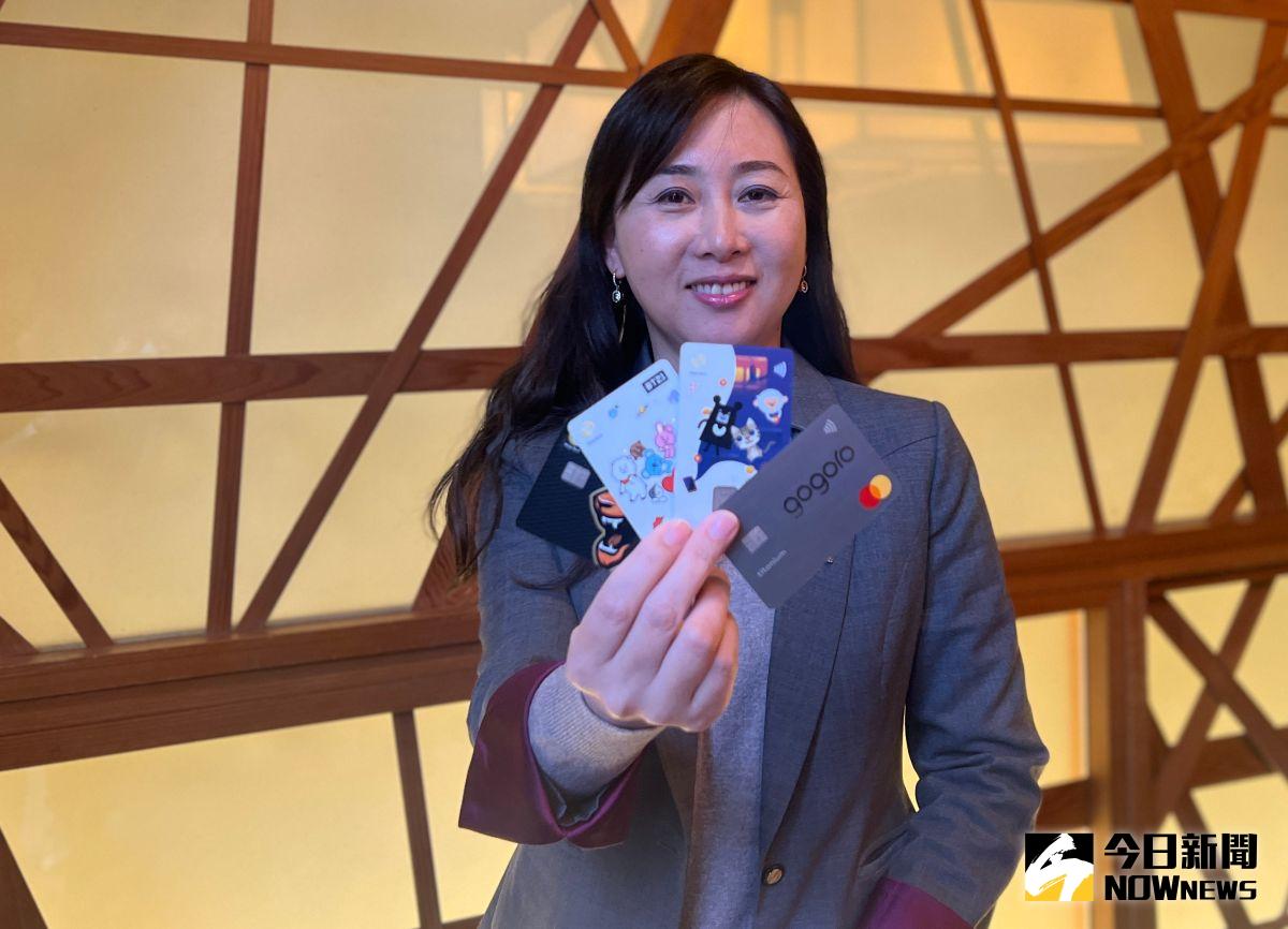 ▲行政院發行的振興五倍券使用期限即將在今（2022）年4月30日截止，不過，兆豐銀行信用卡處處長蔡秀玲透露，目前數位綁定兆豐卡的戶數（含台灣Pay及實體信用卡）總計約8萬7千戶，其中有將近19%尚未刷達5千元。（圖／記者顏真真攝）