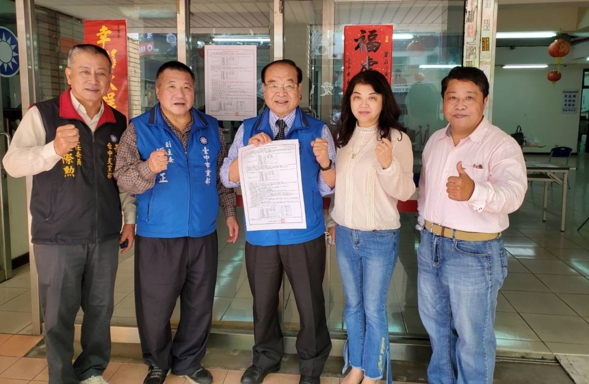 ▲國民黨台中市議員黨內提名登記分段辦理，市黨部主委林敏霖（中）今公告第一梯次流程。（圖／國民黨台中市黨部提供，2022.03.25）