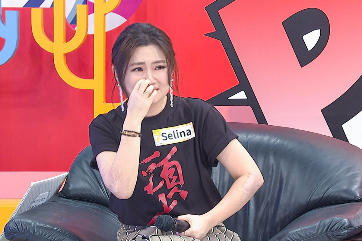 ▲Selina分享被男友觸動心弦的過程時，突然感動到淚灑攝影棚。（圖／中天提供）