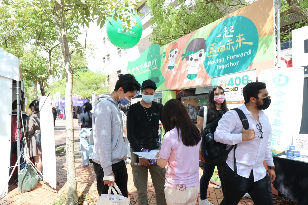 ▲外籍人才、僑外生成企業徵才新寵。（示意圖／政大提供）