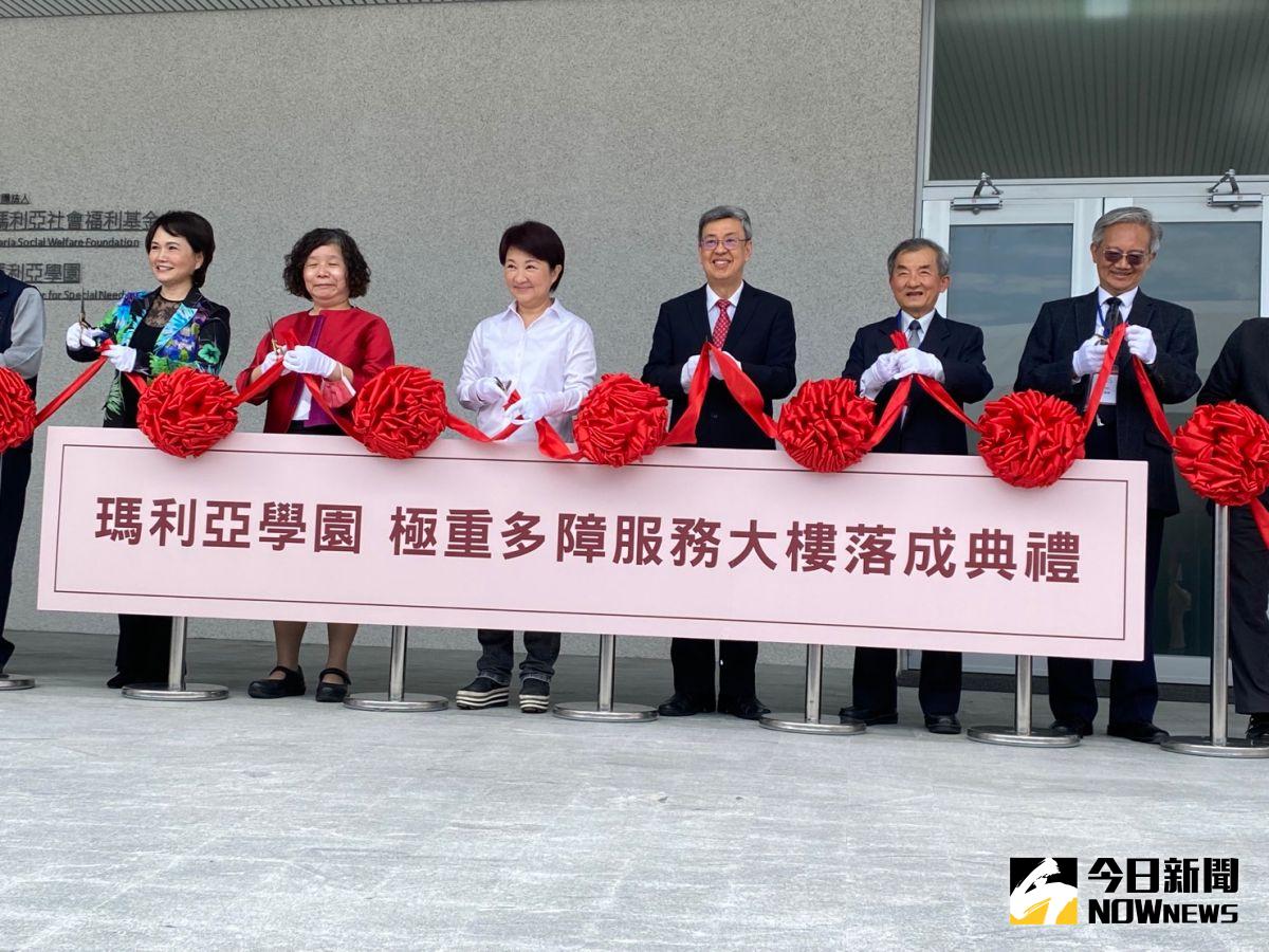 ▲瑪利亞學園一期大樓落成，前副總統陳建仁，市長盧秀燕及多位捐款人共同剪綵。（圖／記者金武鳳攝，2022.3.25) 