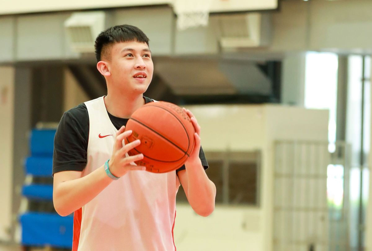 ▲社工余陳侑表示將双從小就離開部落到外地球隊，經歷很多辛苦與適應，但對很多部落孩子來說遙不可及的夢想，將双正一步步實現中（圖／台灣世界展望會提供）