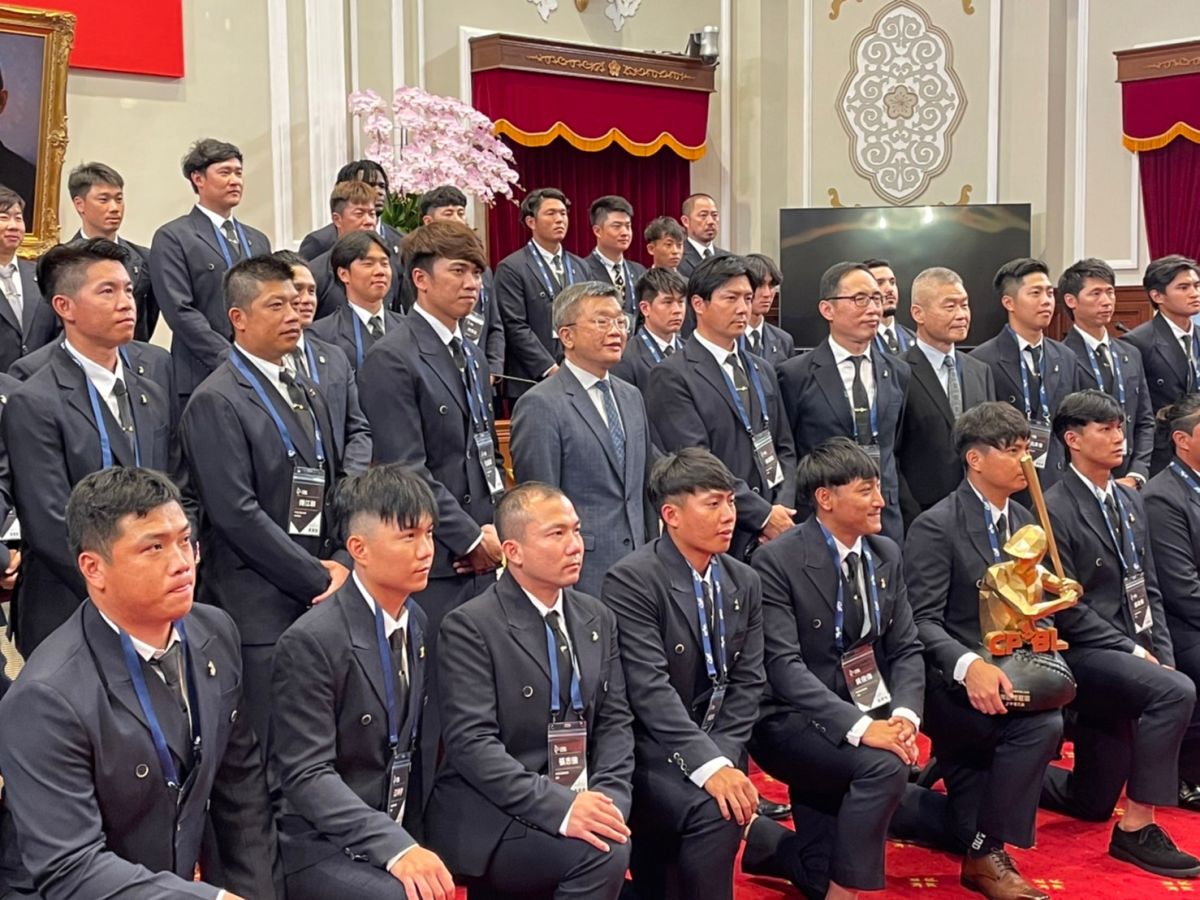 ▲中信兄弟前進總統府。（圖／吳政紘攝）