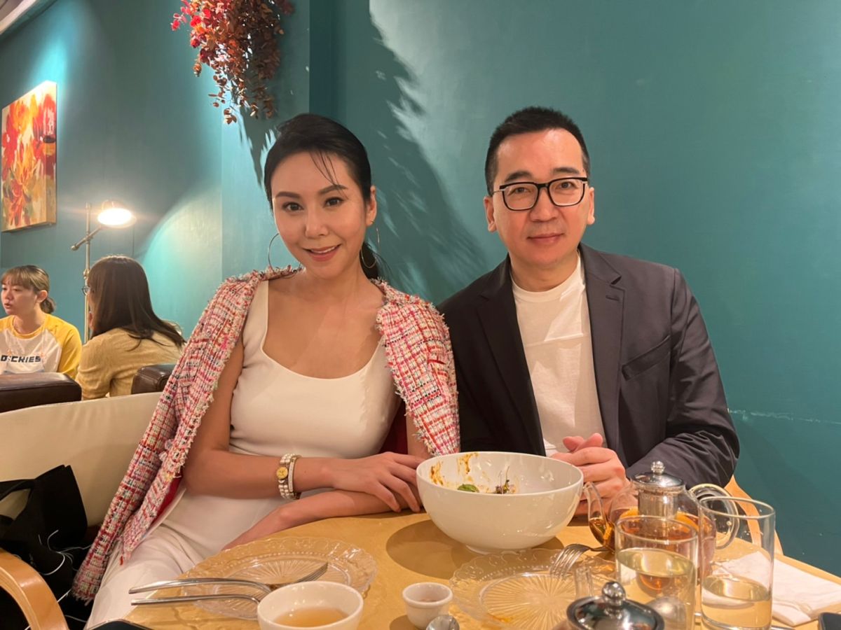 ▲面對外界傳聞洪曉蕾（左）已經清醒，病況成謎，對此，前夫王世均則發文證實，洪曉蕾目前還在插管麻醉中還沒清醒。（圖／NOWnews資料照）