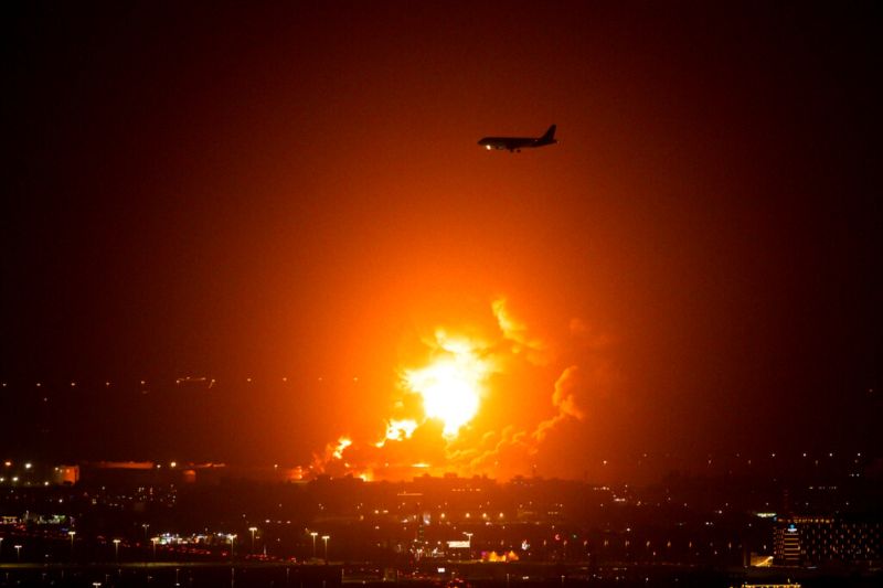 葉門叛軍以無人機和飛彈攻擊沙烏地油廠　濃煙沖天
