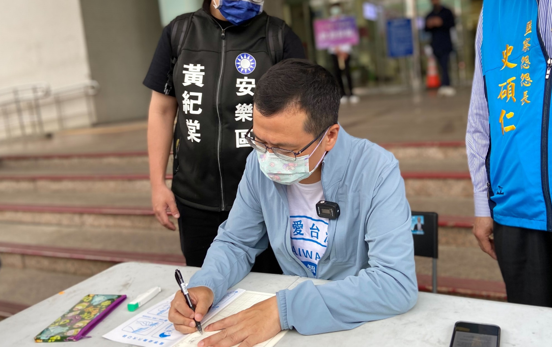 ▲原本預計今（2）日要宣布參選桃園市長的台北市議員羅智強，凌晨發聲臨時喊卡，將繼續沈澱思考。（圖／羅智強辦公室提供）