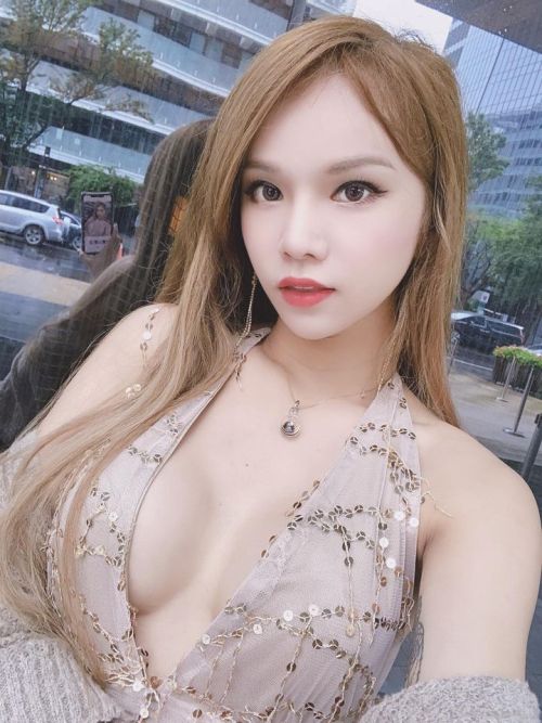 ▲小A辣整型11次，已經是個完整的女人。（圖／翻攝小A辣FB）