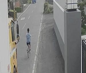 ▲林女昨天下午騎腳踏車外出，遭聯結車輾斃。（圖／翻攝畫面）