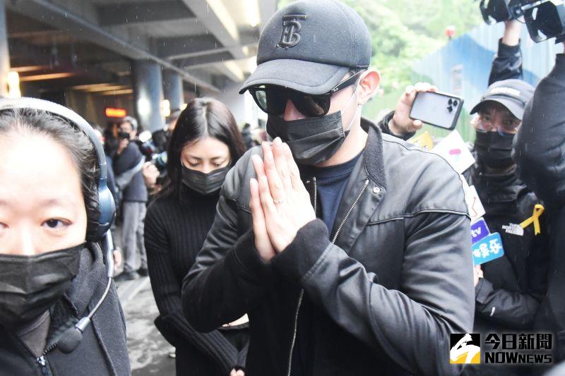 ▲王柏傑出席攝影師黃柏雄告別式。（圖／記者陳明安攝）