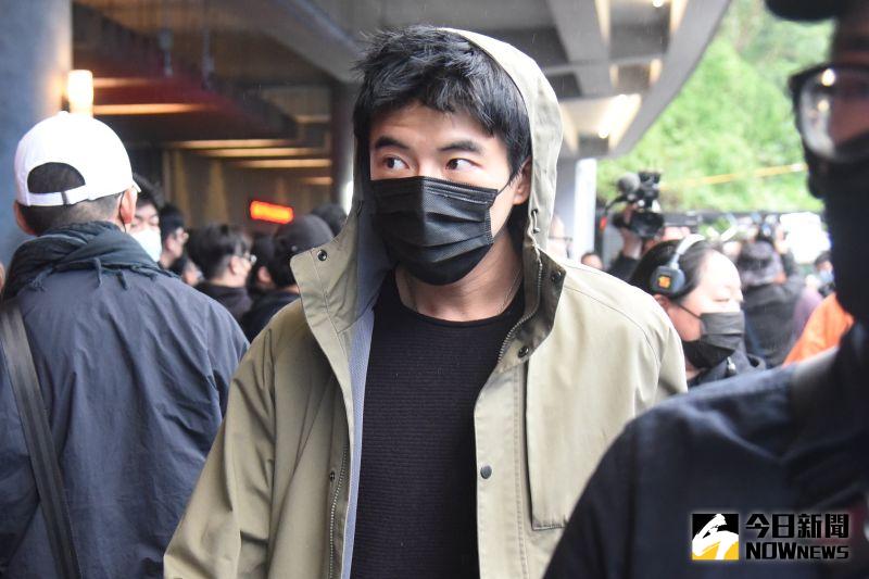 ▲傅孟柏出席攝影師黃柏雄告別式。（圖／記者陳明安攝）