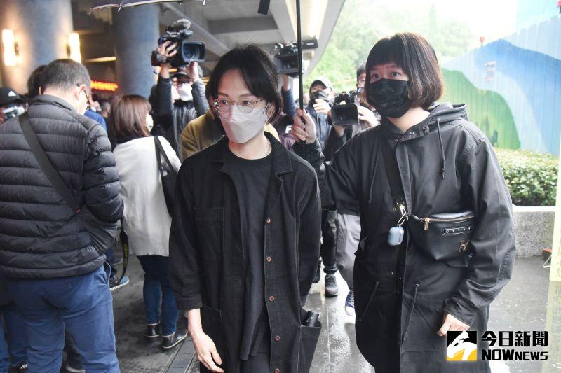 ▲簡嫚書出席攝影師黃柏雄告別式。（圖／記者陳明安攝）